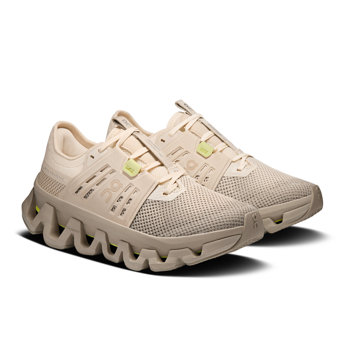 On Cloudswift Amp - Women's in Sand / Desert - view 6