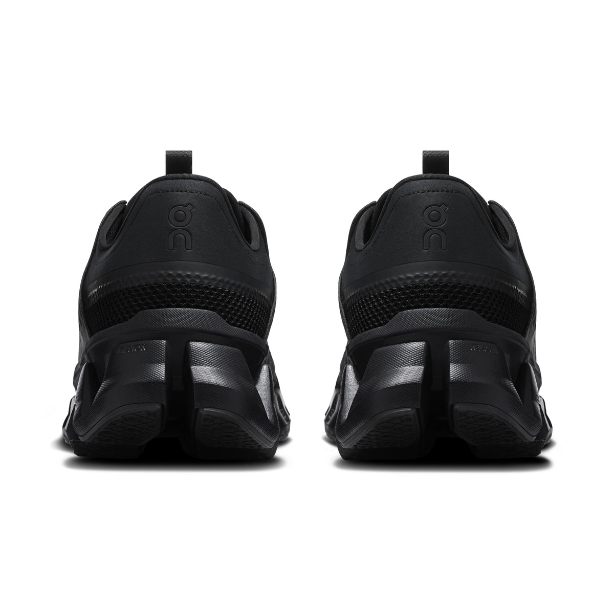 On Cloudswift Amp - Men's in Black / Black - view 5
