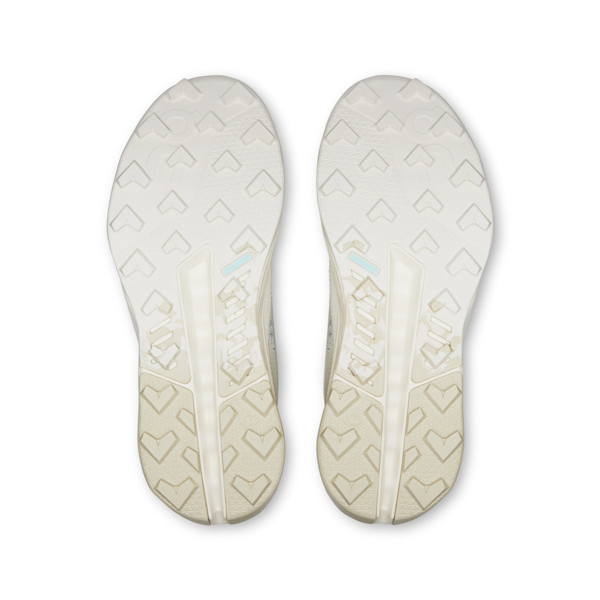 On Cloudhorizon 2 Waterproof - Women's in Ghost / Ivory - view 3