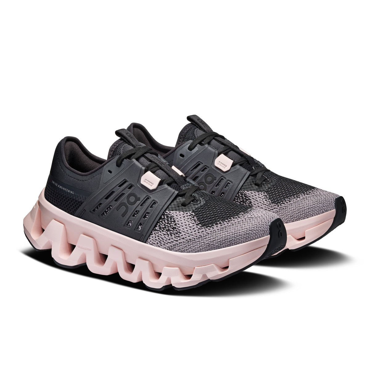 On Cloudswift Amp - Women's in Black / Salt - view 6