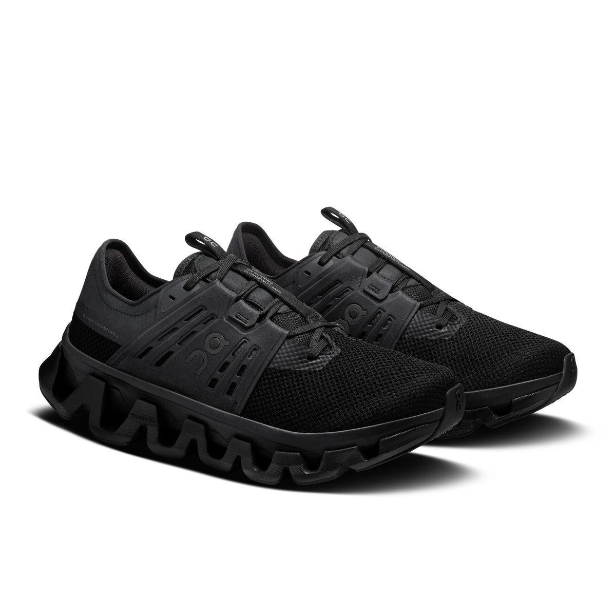 On Cloudswift Amp - Men's in Black / Black - view 6