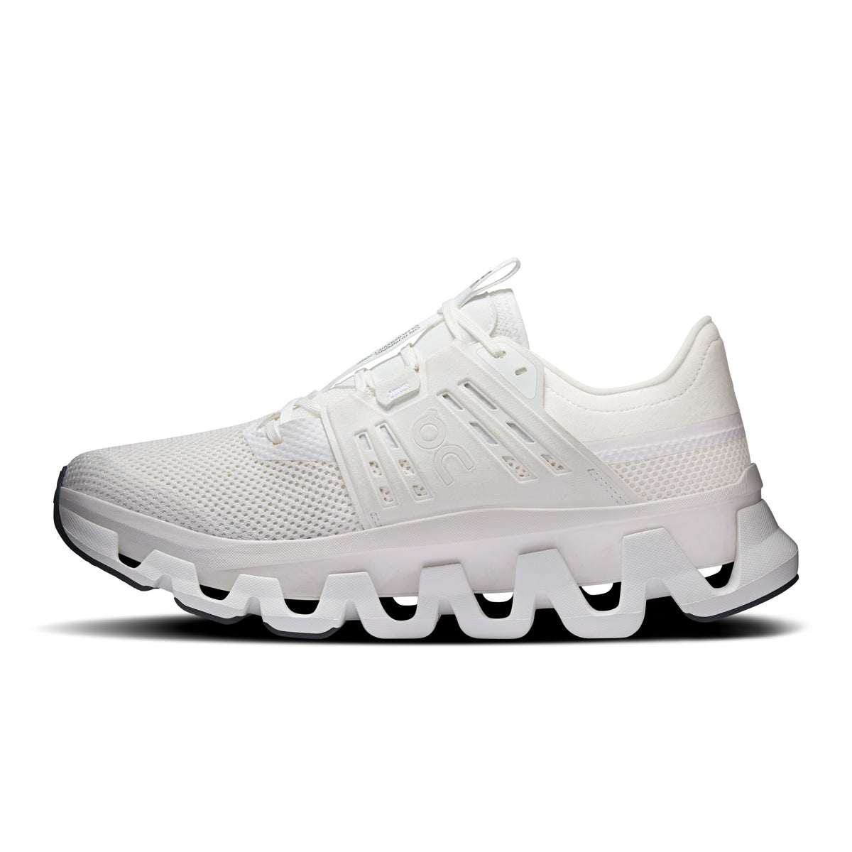 On Cloudswift Amp - Men's in White / White - view 4