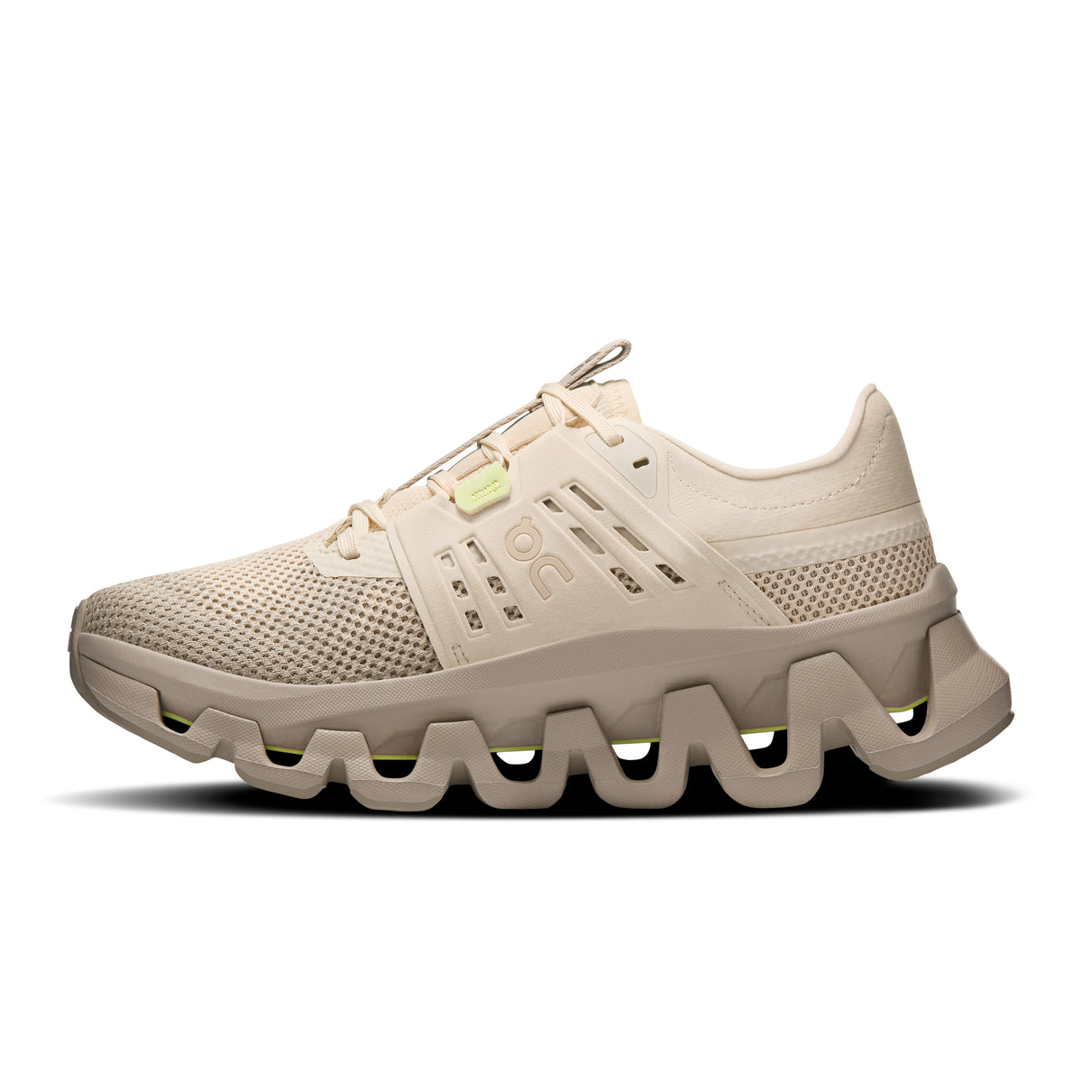 On Cloudswift Amp - Women's in Sand / Desert - view 4