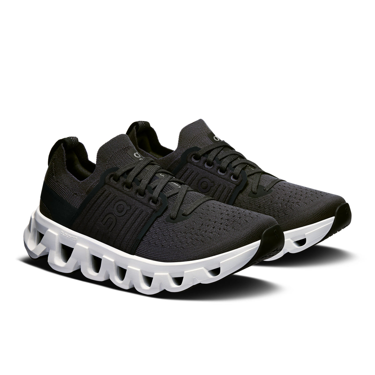 On Cloudswift 4 - Women's in Black / White - view 6