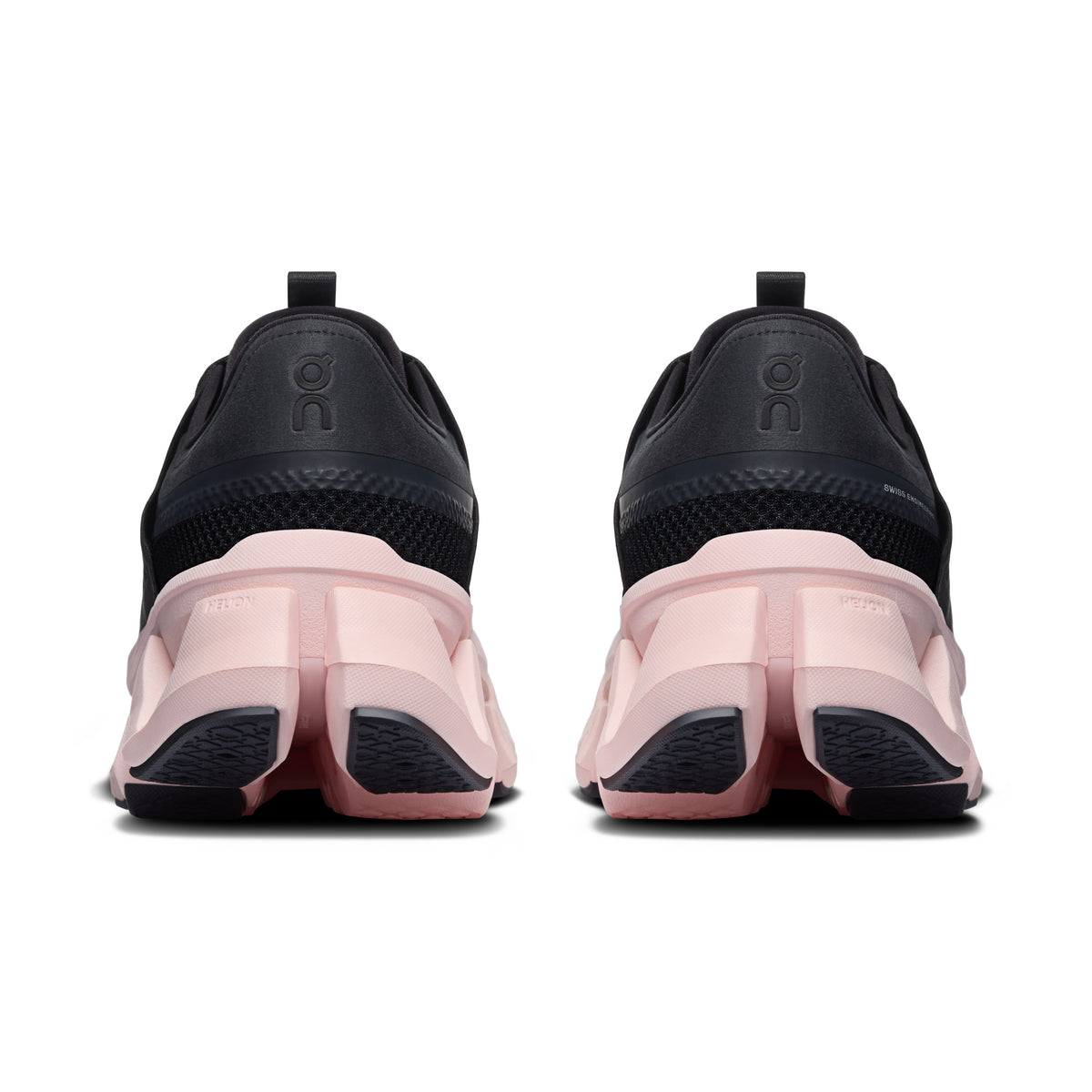 On Cloudswift Amp - Women's in Black / Salt - view 5