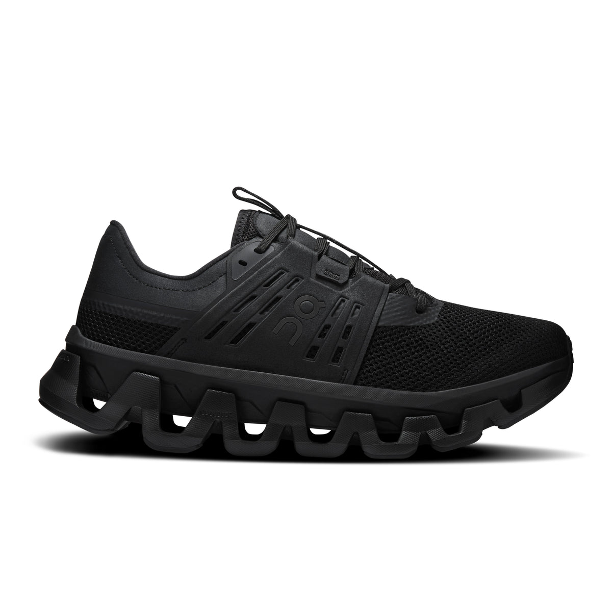 On Cloudswift Amp - Men's in Black / Black - primary view